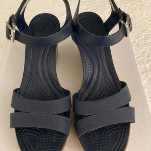 Women's Black size 9 Crocs Wedge Sandals